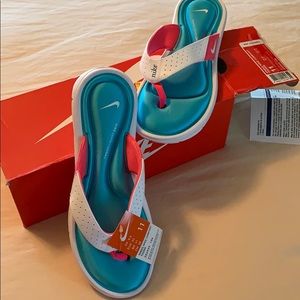 Nike comfort thing size 11.